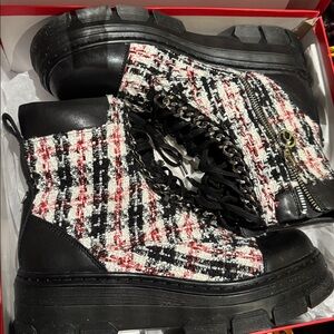 Wishbone Boots Tweed Size 10